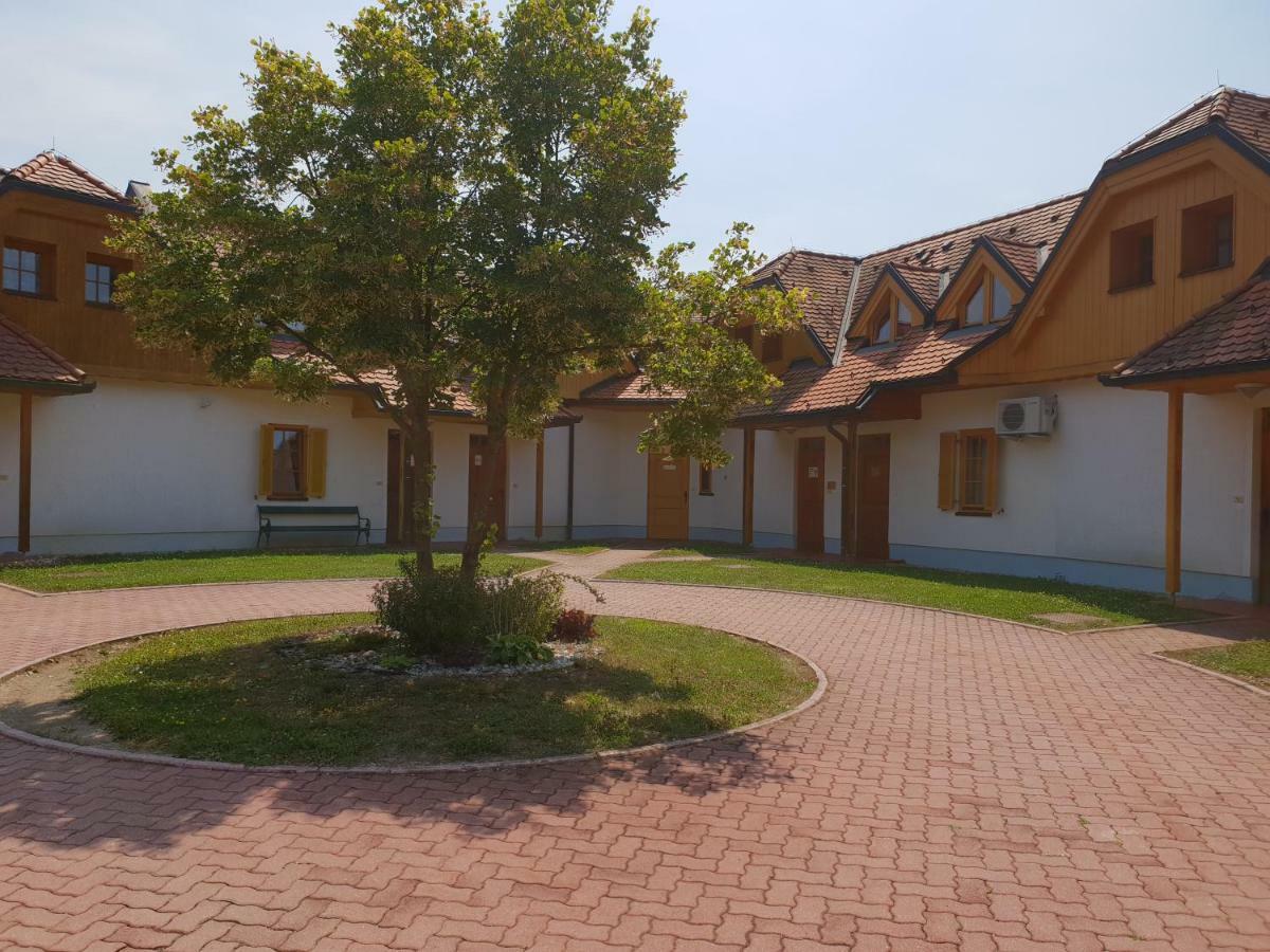 Апартаменты Tulpika 13 Моравске-Топлице Экстерьер фото
